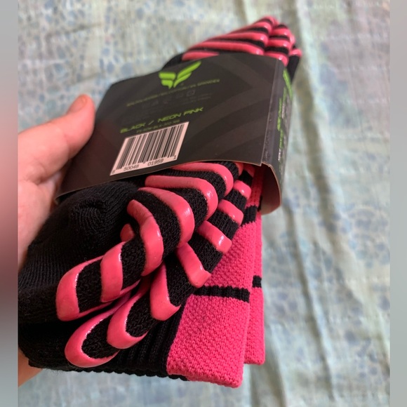 Flite Sports React Grip Socks - Black and Neon Pink - Medium - Picture 3 of 5